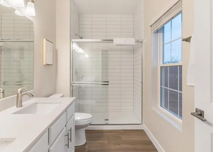 Landing Modern 2bd Clubhouse Gym