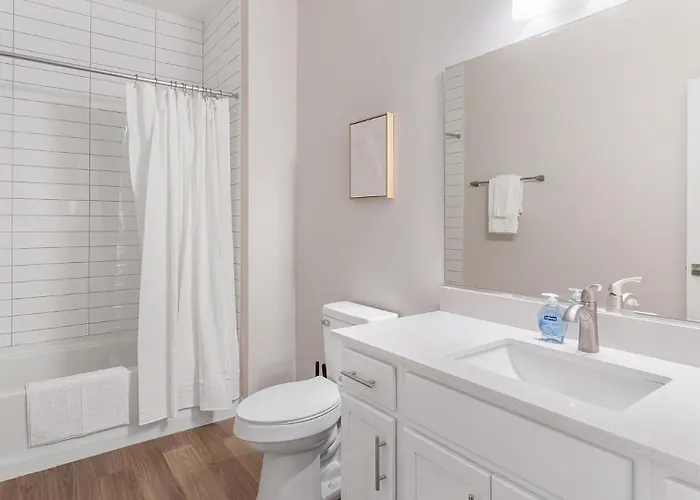 Landing Modern 2bd Clubhouse Gym