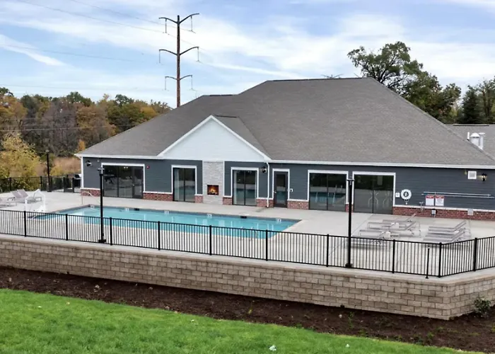 Landing Modern 2bd Clubhouse Gym Chicago