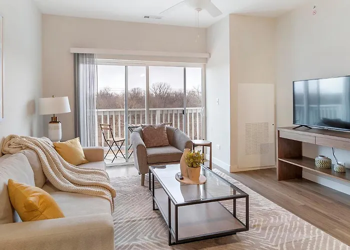 Landing Modern 2bd Clubhouse Gym Chicago