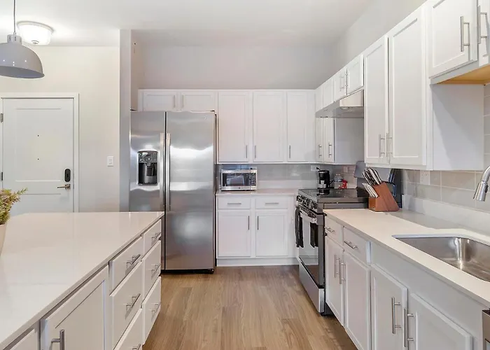 Landing Modern 2bd Clubhouse Gym *