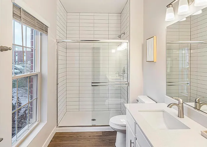 Landing Modern 2bd Clubhouse Gym Chicago